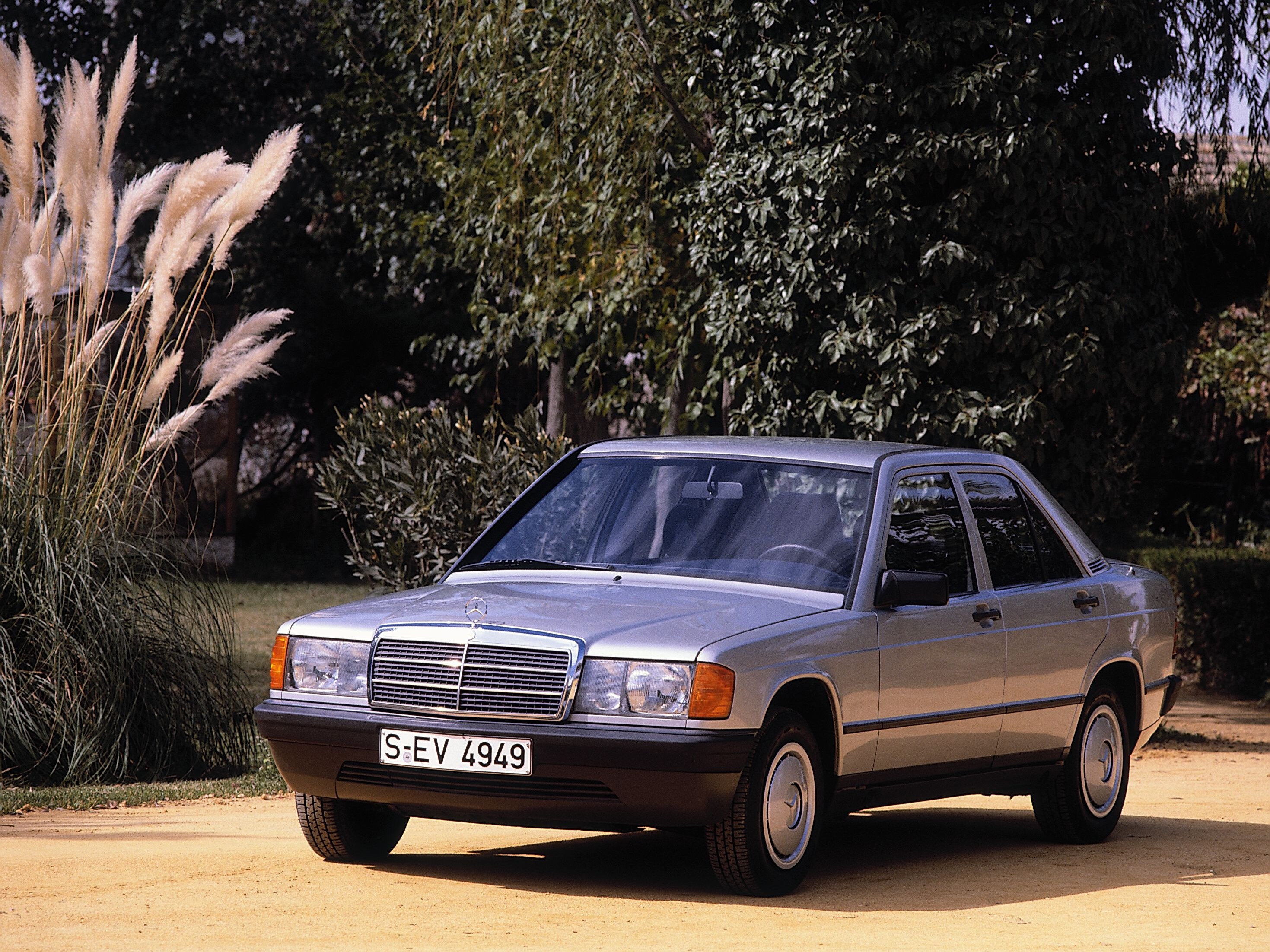 Mercedes-Benz 190 E, berlina compatta della serie 201