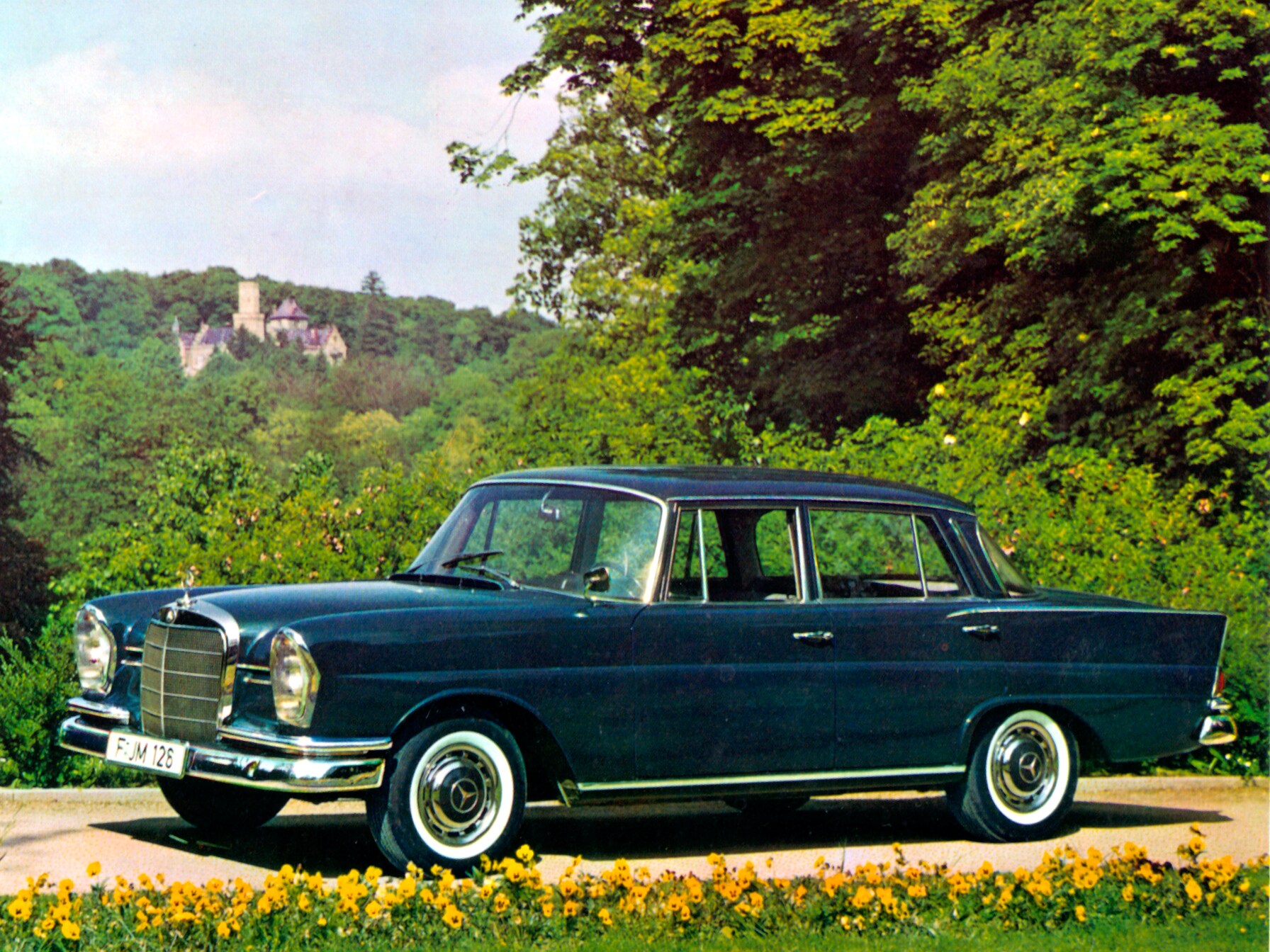 “Mercedes con pinne aerodinamiche posteriori” Mercedes-Benz 220 SEb W 111