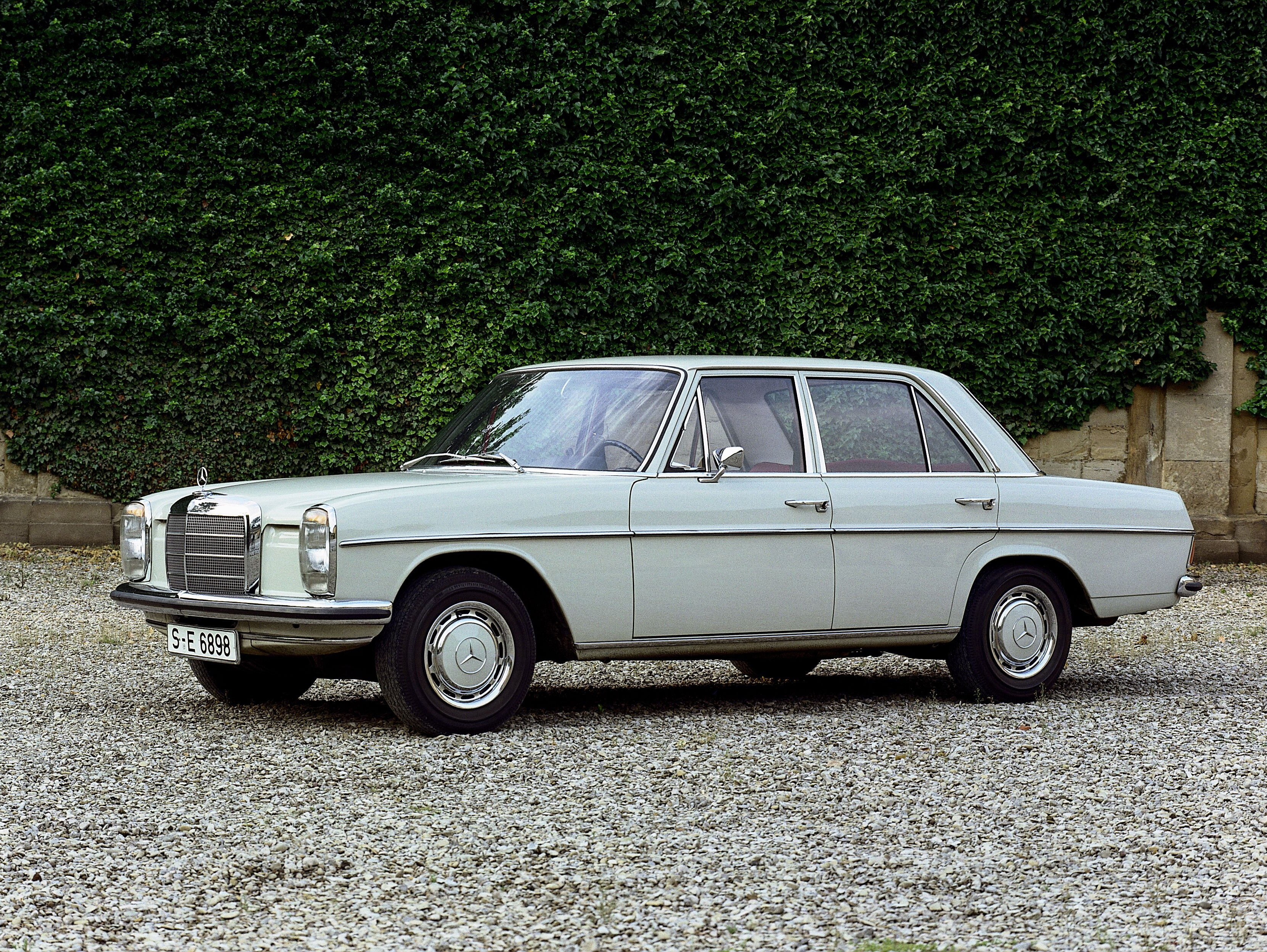 Mercedes-Benz 200, W 115 “Barra otto”
