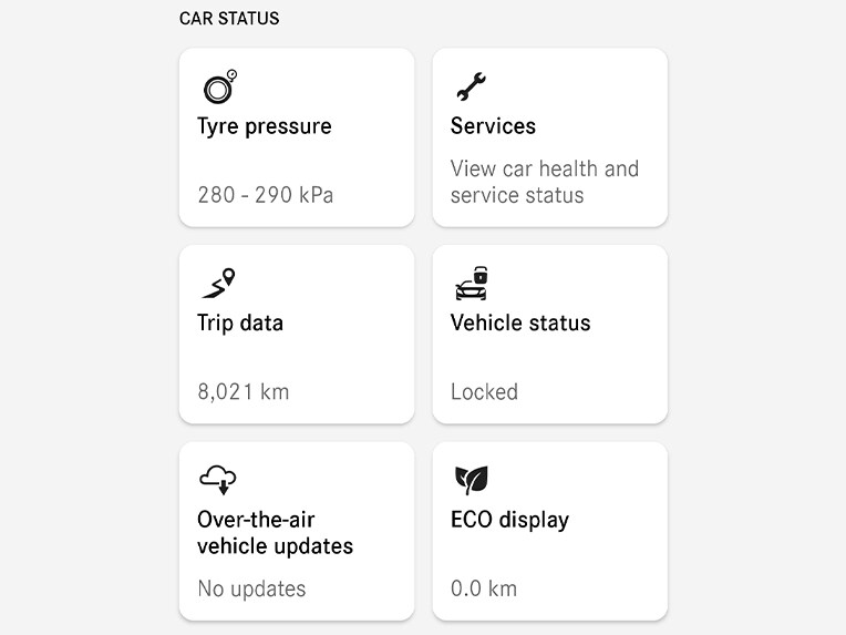 Nell'app Mercedes-Benz di uno smartphone vengono visualizzati i futuri modelli da sogno Mercedes-Benz.