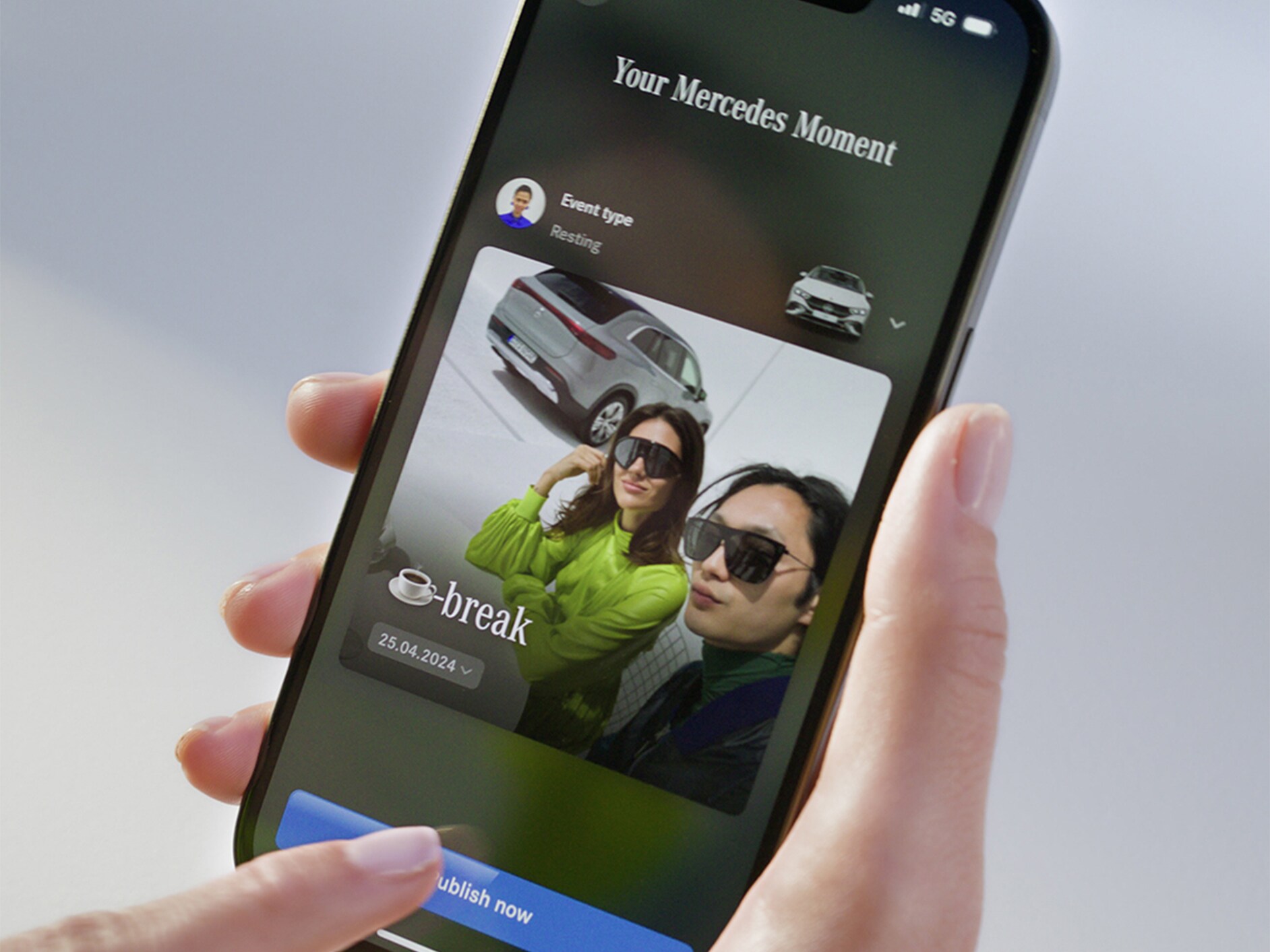La schermata dell'App Mercedes-Benz Stories.