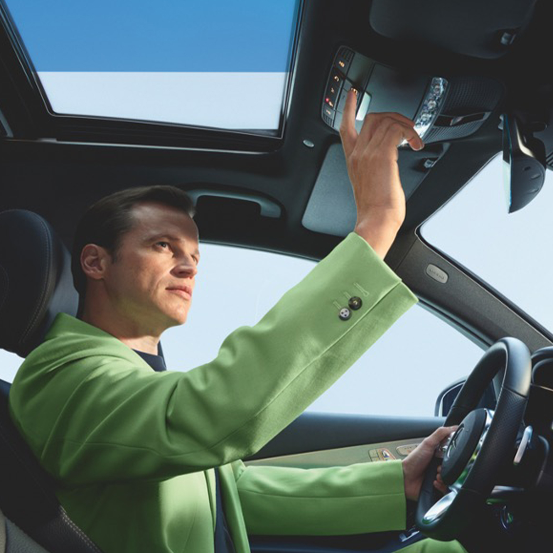 Sistema di chiamata d'emergenza Mercedes-Benz | Equipaggiamento di serie | Mercedes-Benz Il sistema di chiamata d'emergenza Mercedes-Benz fa parte dell'equipaggiamento di serie dei Digital Extras di Mercedes-Benz.