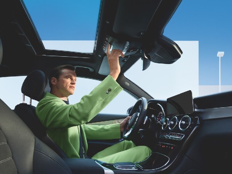 Sistema di chiamata di emergenza Mercedes-Benz - Digital Extras.