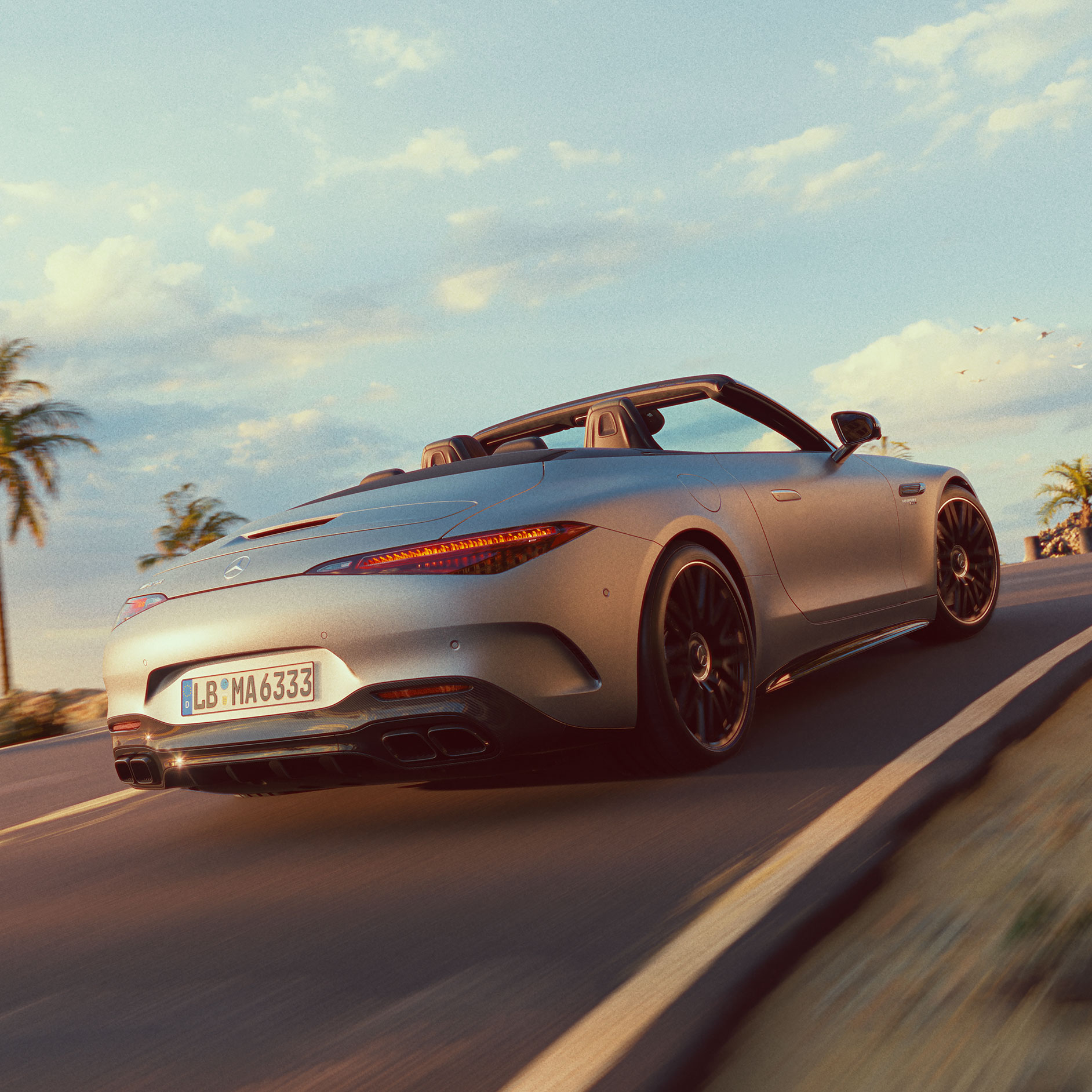 Prestazioni | SL Roadster | Mercedes-AMG Una vista laterale della Mercedes-AMG SL Roadster mentre percorre la strada.