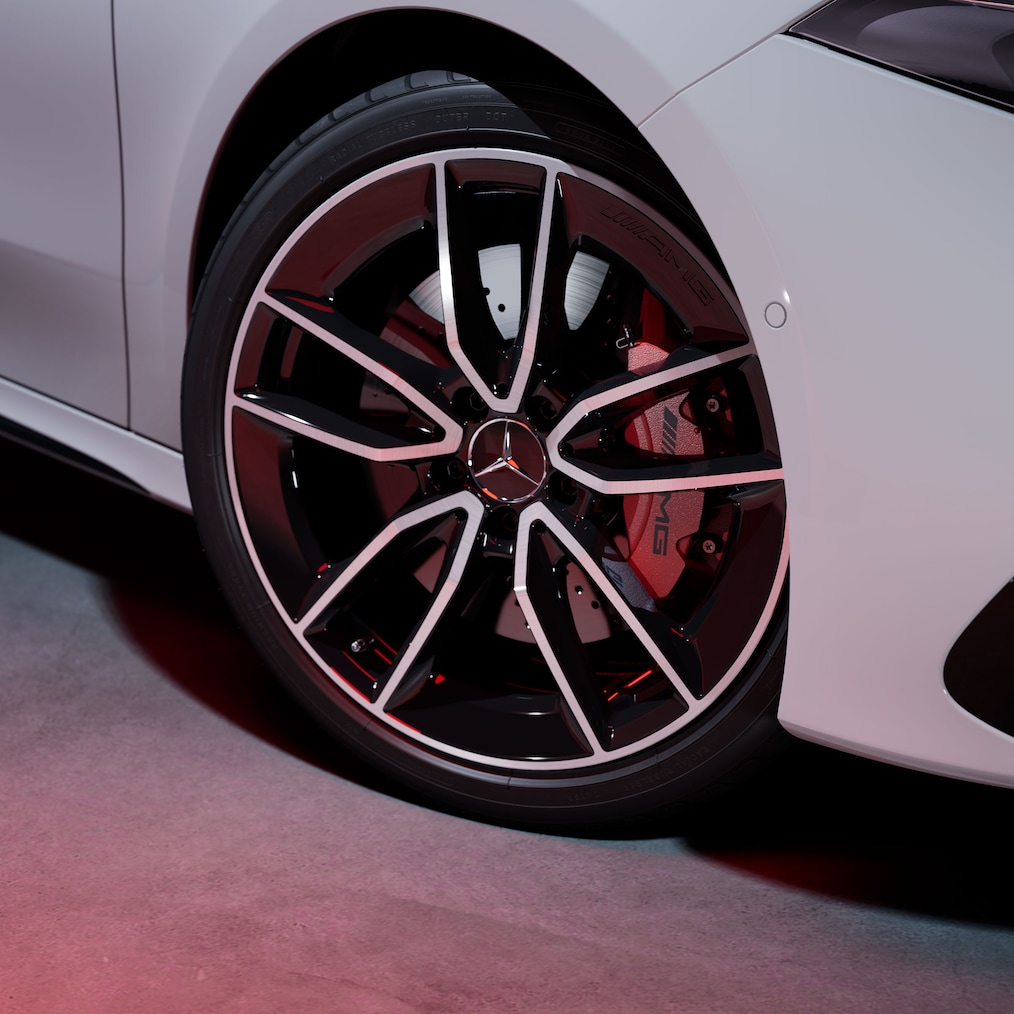 Vista dettagliata dei cerchi della Mercedes-AMG A 35 4MATIC.