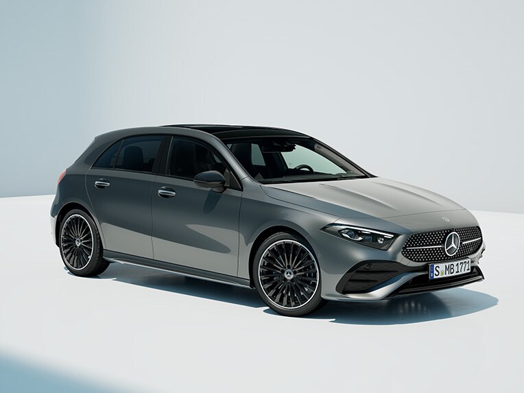 Mercedes-Benz Classe A Berlina da una prospettiva anteriore.