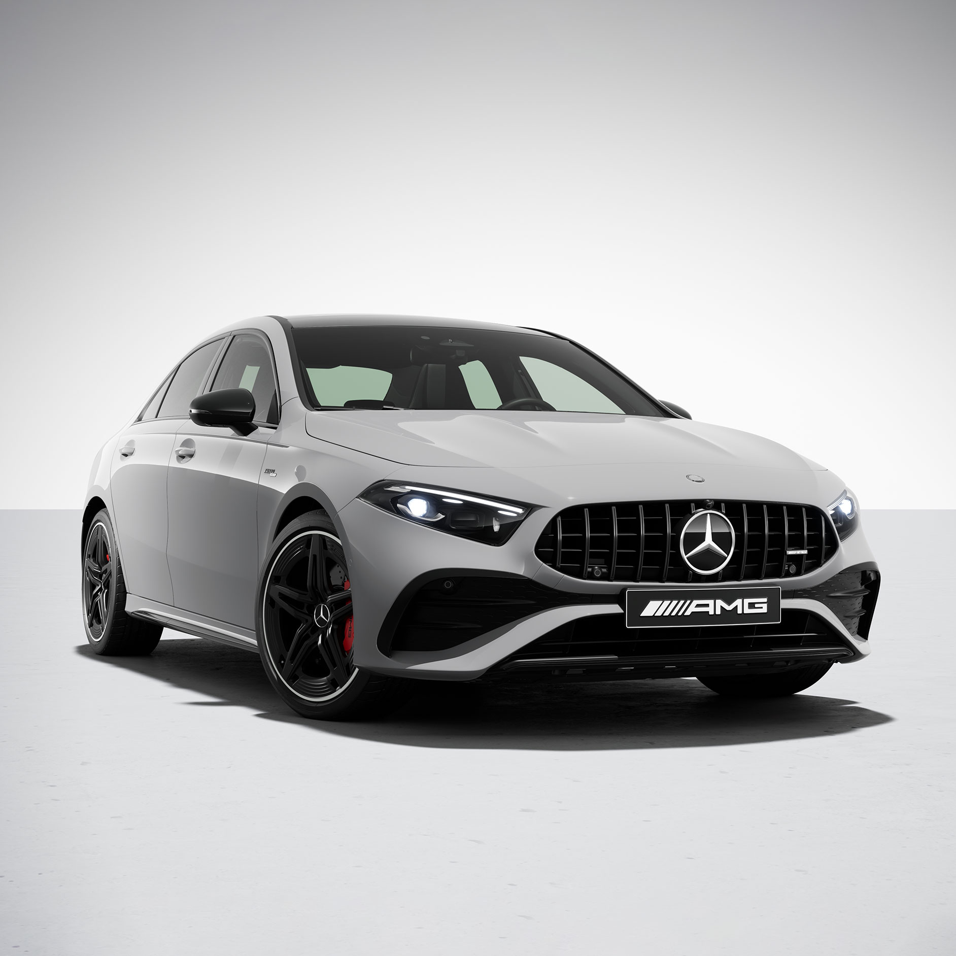 Pacchetto AMG Design Plus | Classe A Berlina | Mercedes-AMG Il pacchetto AMG Design Plus per la Mercedes-AMG Classe A Berlina.