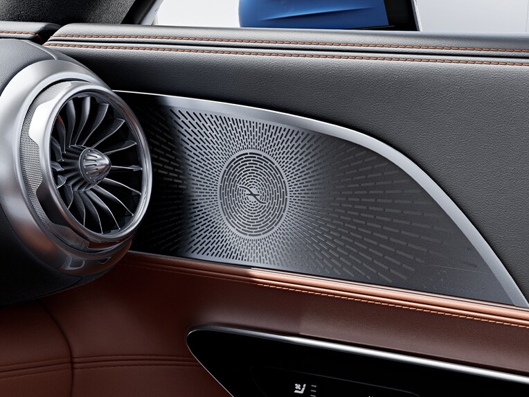 Un altoparlante del Surround Sound System Burmester® High End 3D della nuova Mercedes-AMG GT Coupé.