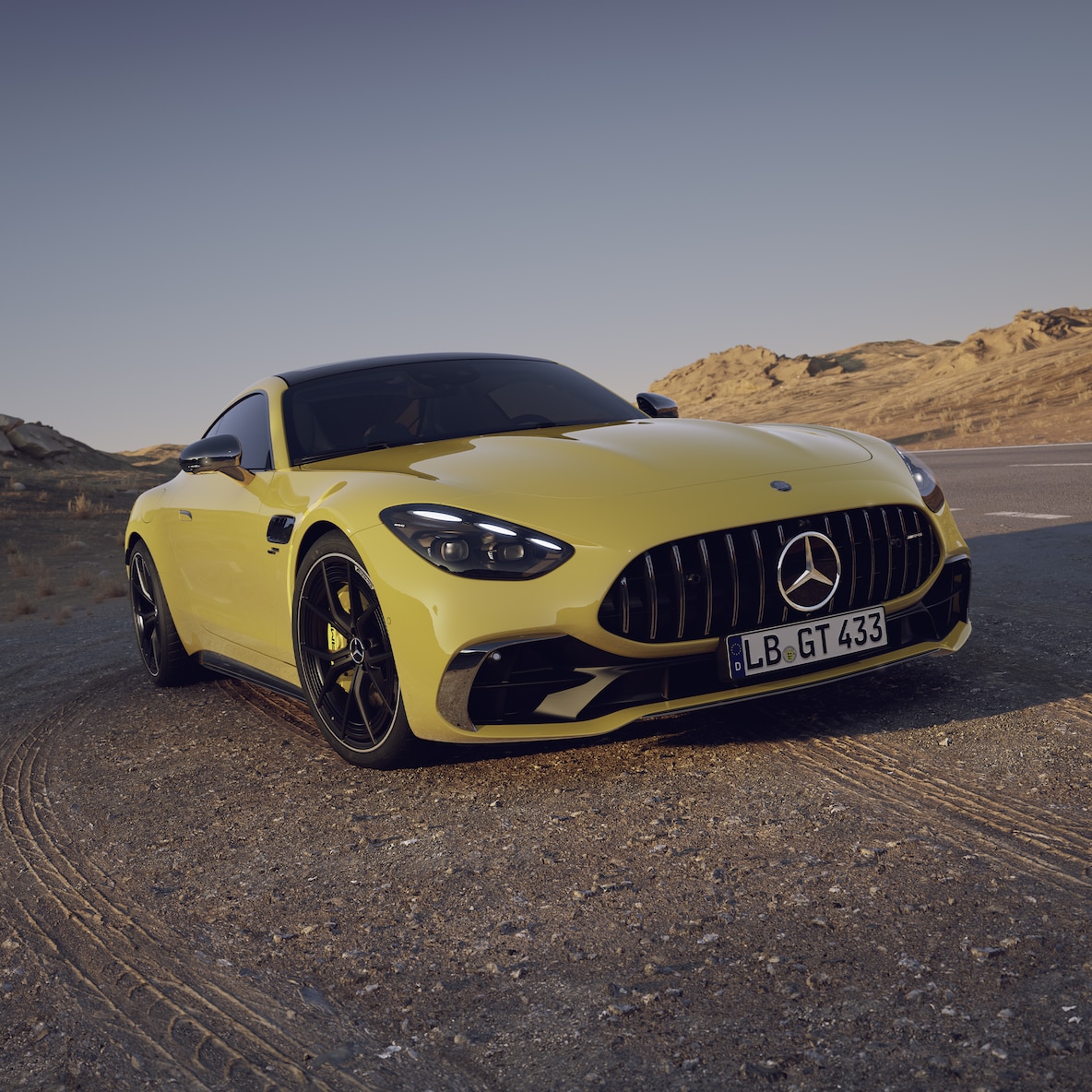 Vista laterale degli esterni della Mercedes-AMG GT 43 Coupé.