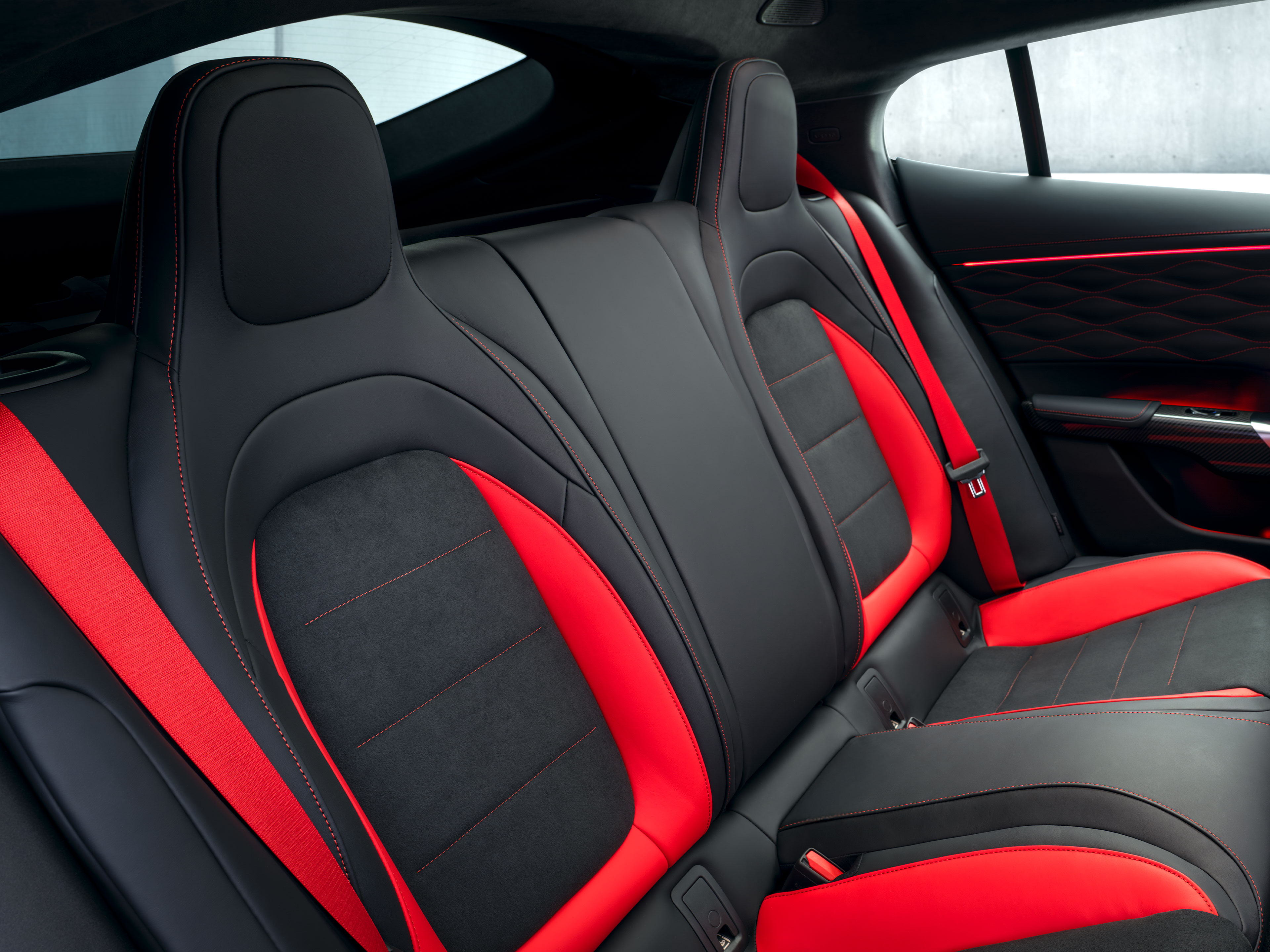 Comfort di seduta posteriore | GT Coupé 4 porte | Mercedes-AMG Il comfort dei sedili posteriori della nuova GT Coupé 4 porte di Mercedes-AMG.