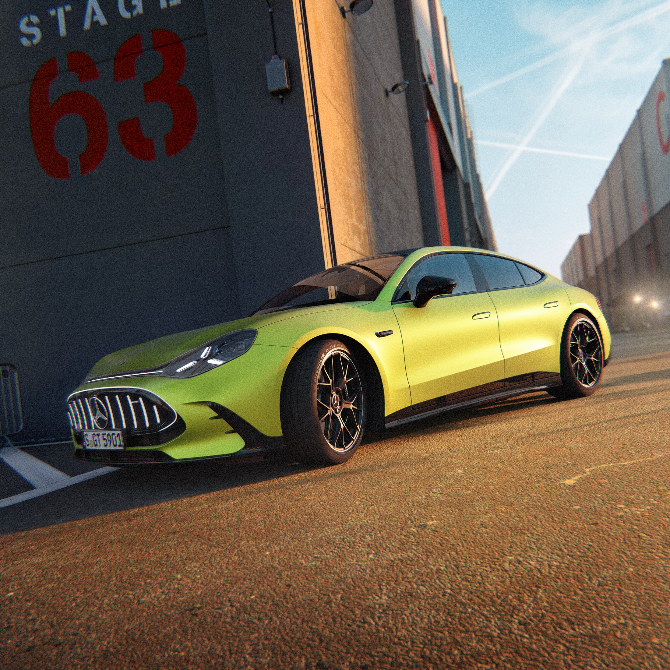 Nuova Mercedes-AMG GT Coupé 4 con sullo sfondo un magazzino