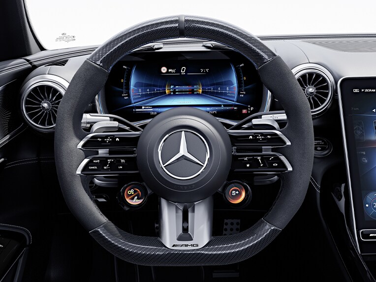 Il volante AMG Performance AMG in carbon look/microfibra MICROCUT della Mercedes-AMG GT 63 S E PERFORMANCE.