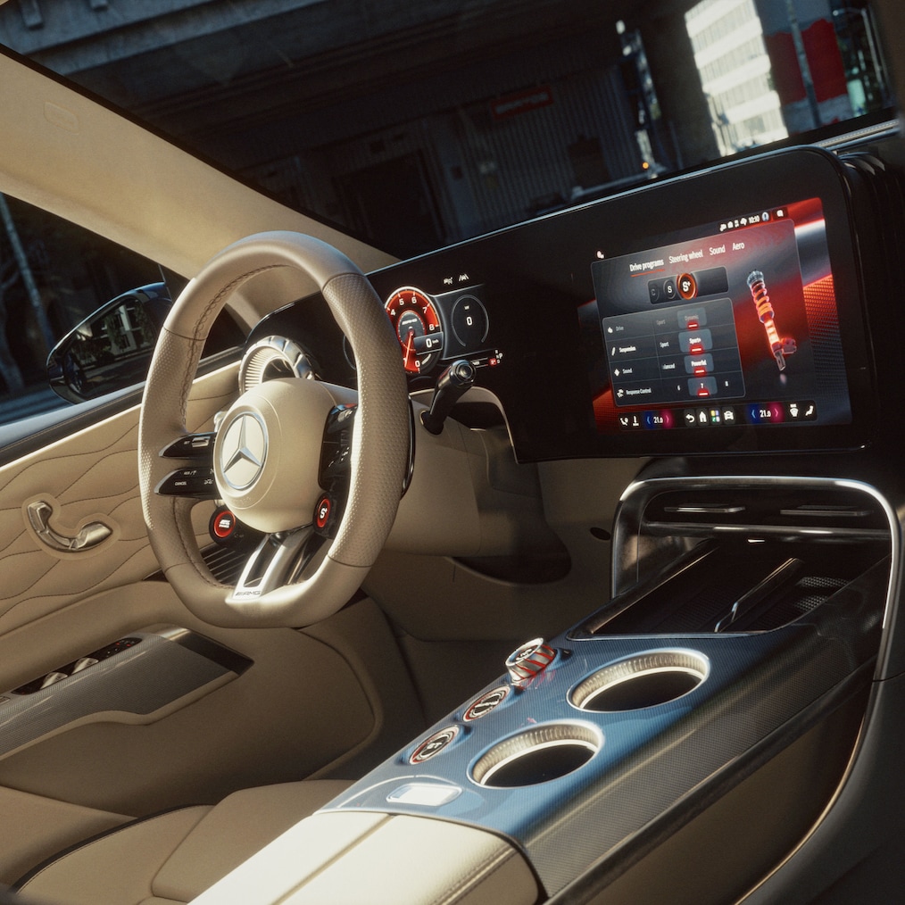 La plancia orientata al conducente di Mercedes-AMG GT 53.