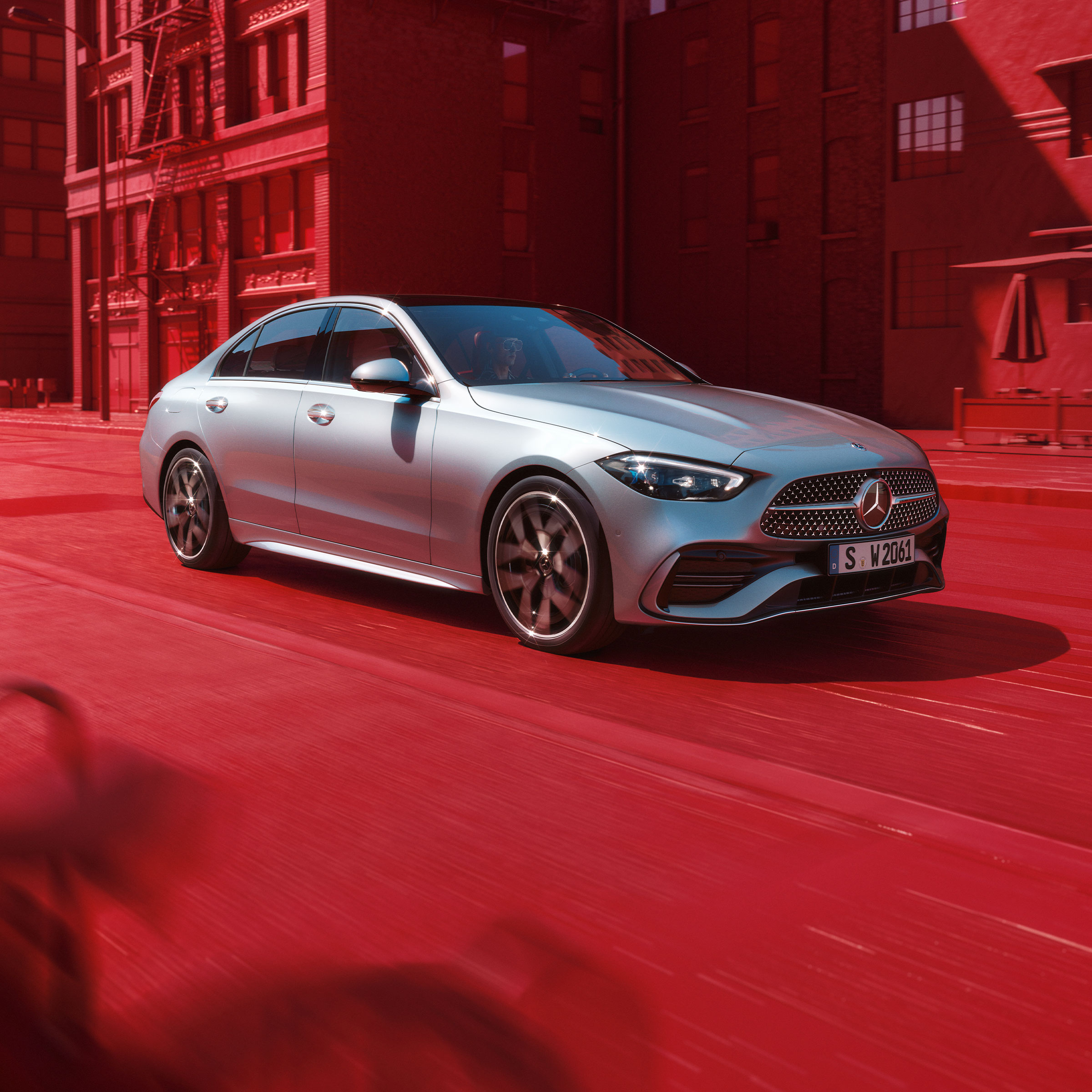 Classe C Berlina di Mercedes-Benz da una prospettiva laterale frontale.