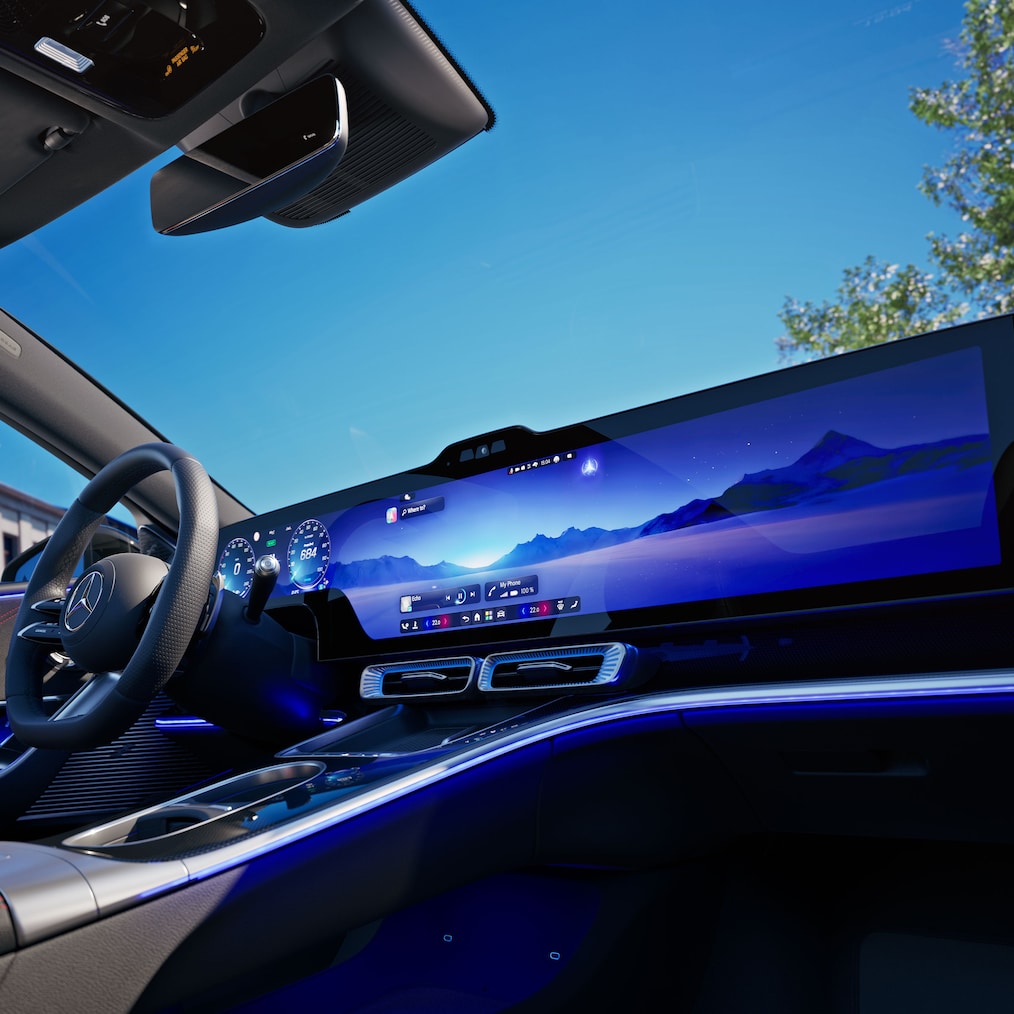 Il sistema MBUX Hyperscreen della nuovissima Classe C elettrica di Mercedes-Benz.