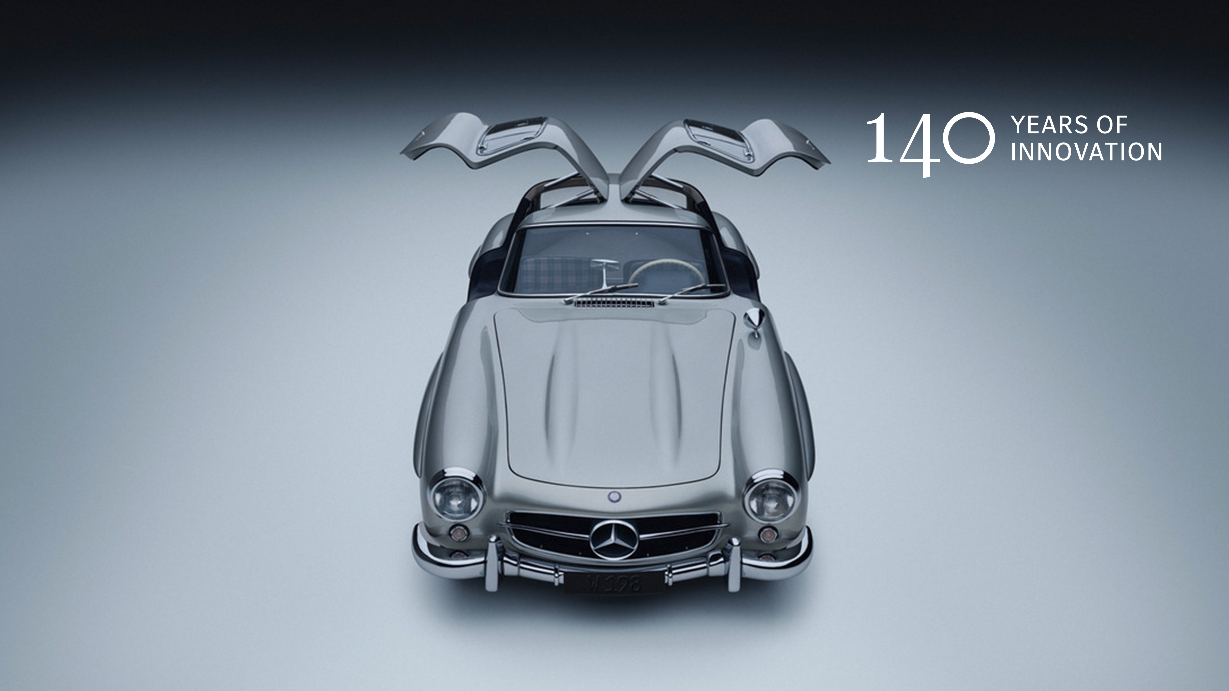 Vista frontale della Mercedes-Benz 300 SL ali di gabbiano