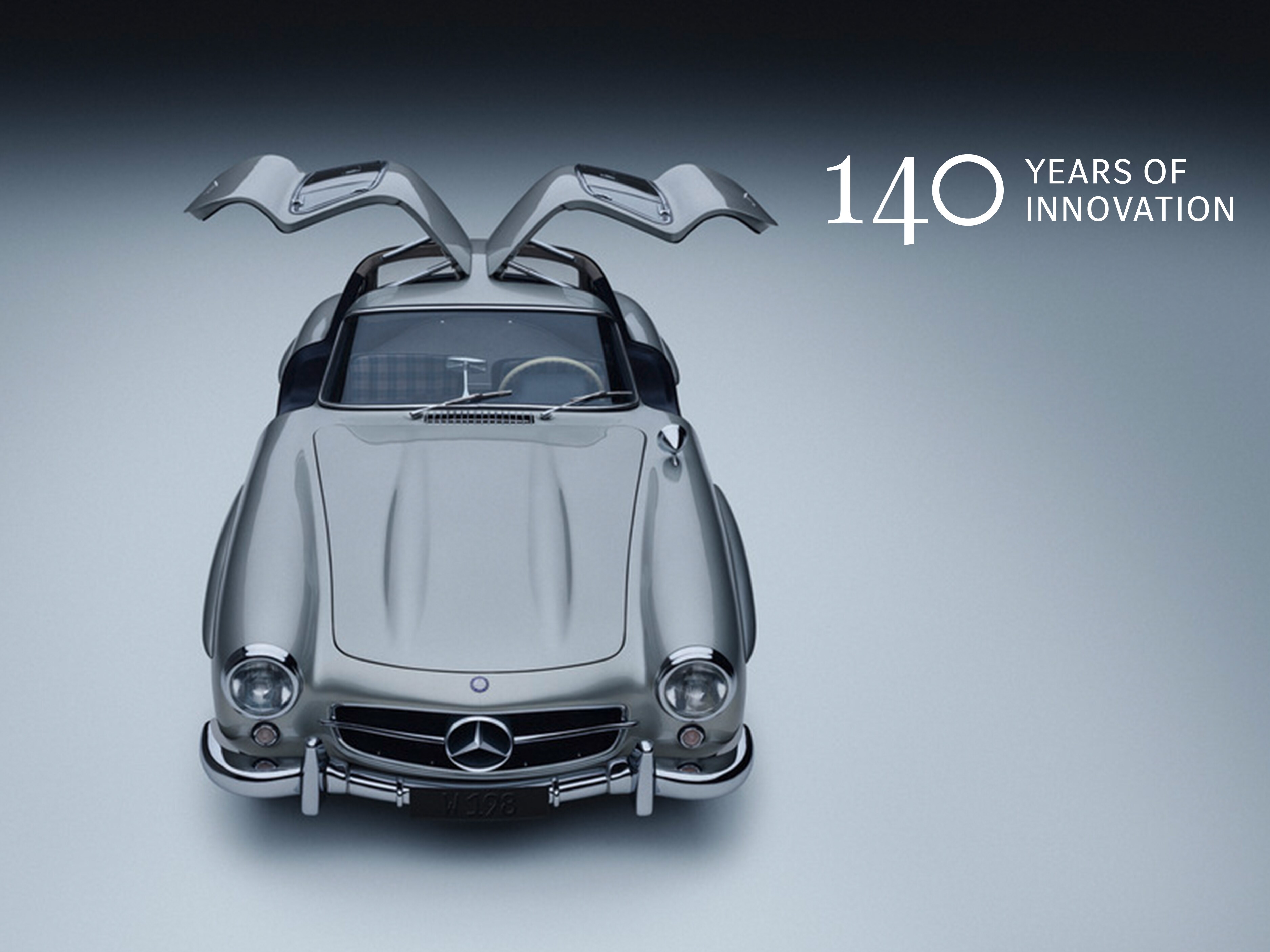 La Mercedes-Benz 300 SL con ali di gabbiano