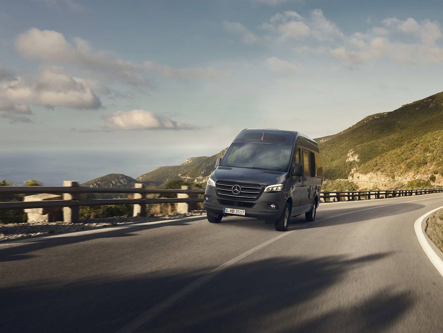 Il camper Mercedes-Benz Sprinter in viaggio, per un comfort di altissimo livello