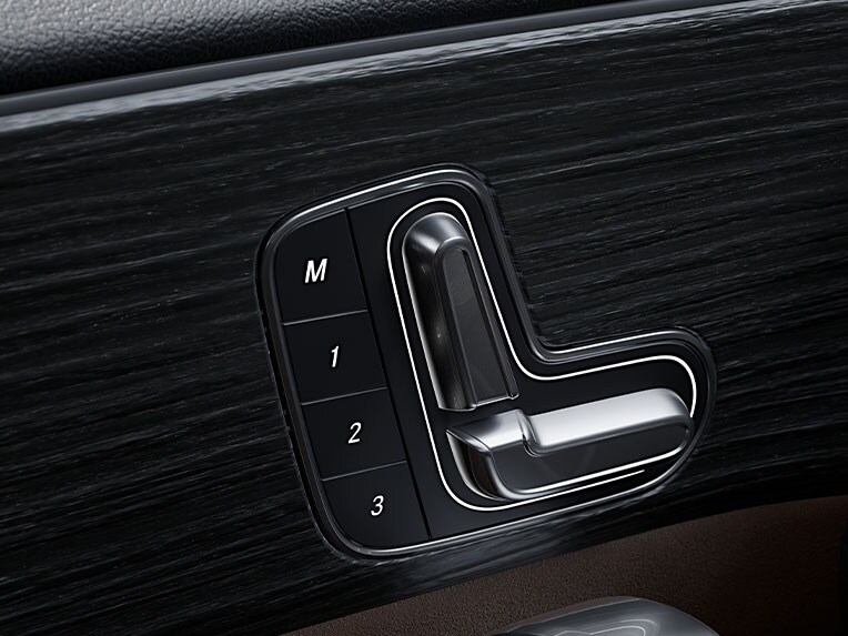 Il sedile del conducente regolabile elettricamente con funzione Memory della Mercedes-Benz CLA Coupé.