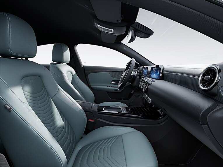 La Mercedes-Benz CLA Coupé con abitacolo nella linea di equipaggiamento Progressive.