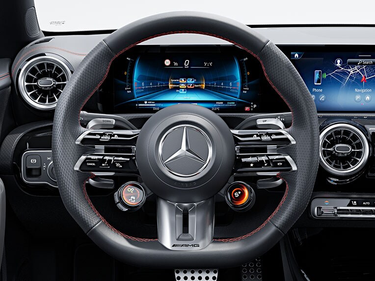 Volante Performance in pelle nappa nella Mercedes-AMG CLA Coupé.