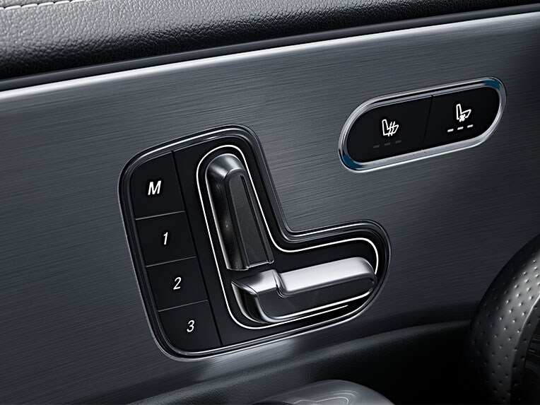 Climatizzazione dei sedili per conducente e passeggero anteriore a bordo della Mercedes-AMG CLA Coupé.