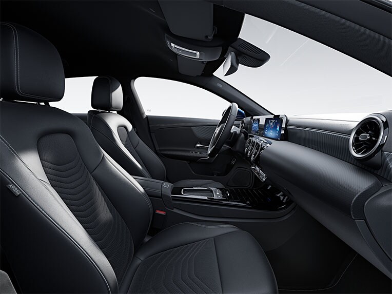 Mercedes-Benz CLA Shooting Brake con gli interni della linea di equipaggiamento Progressive.