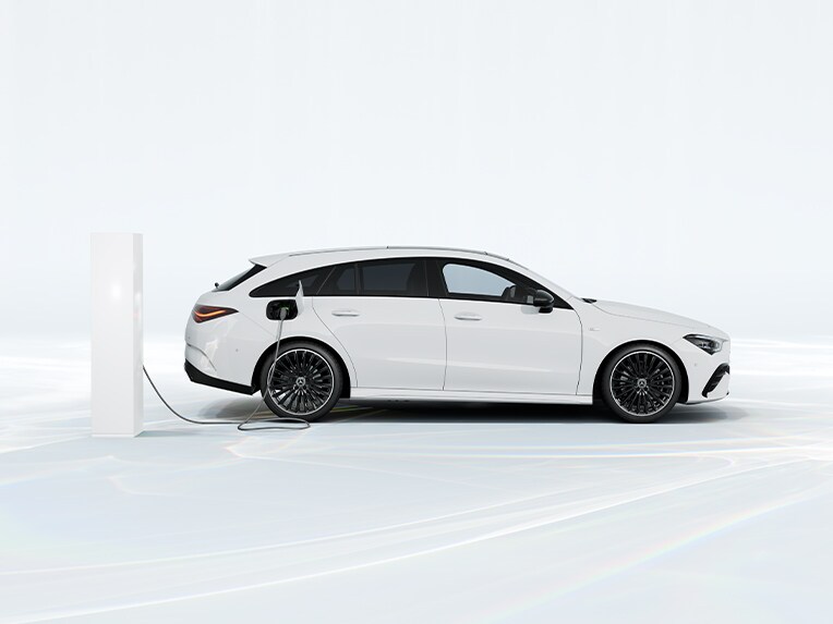 Mercedes-Benz CLA Shooting Brake nella versione ibrida plug-in.
