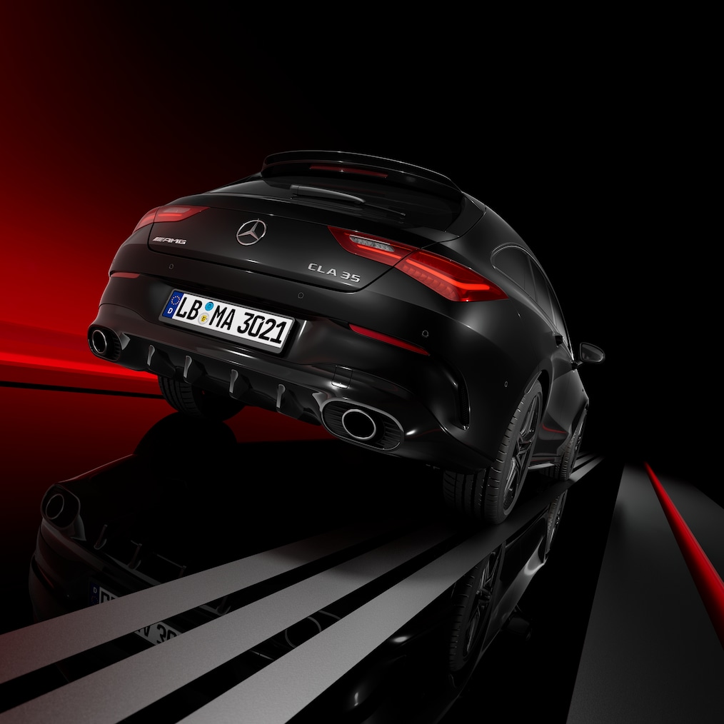Vista laterale anteriore/posteriore di una Mercedes-AMG CLA 35 4MATIC Shooting Brake.