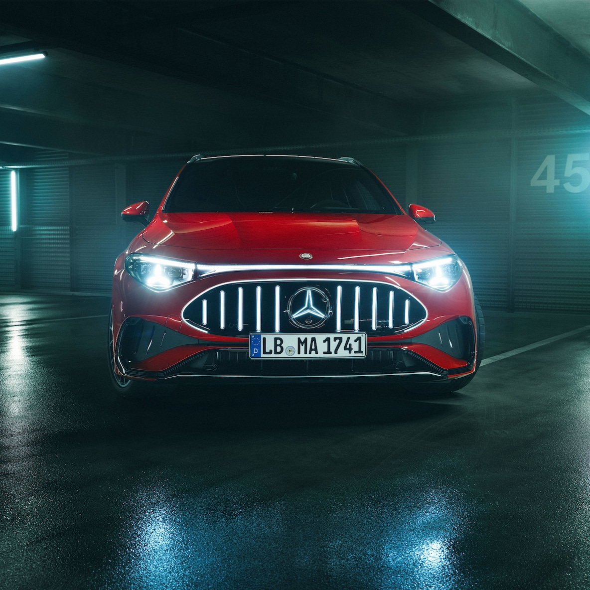 Il frontale specifico AMG della nuova Mercedes-AMG CLA 45 4MATIC+ Shooting Brake electric.