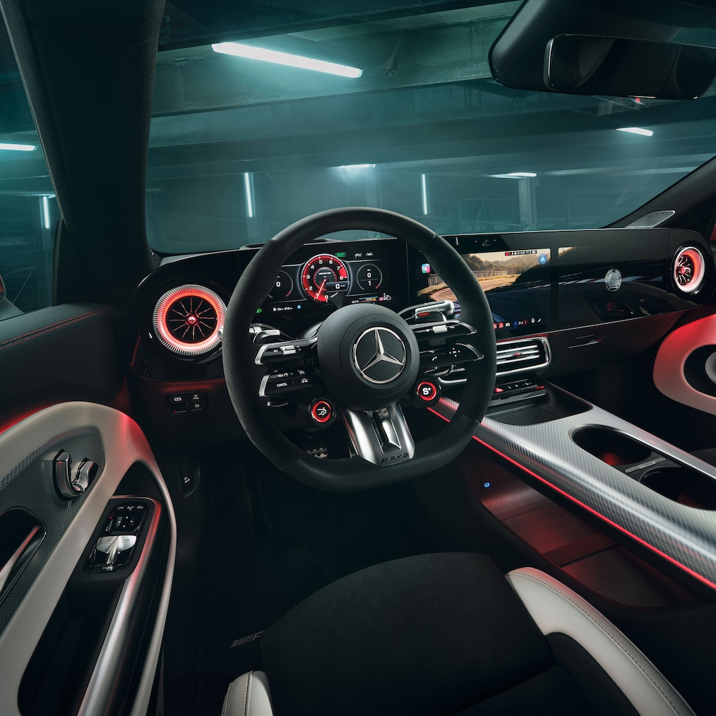 Il volante AMG Performance della nuova Mercedes-AMG CLA 45 4MATIC+ Shooting Brake electric.