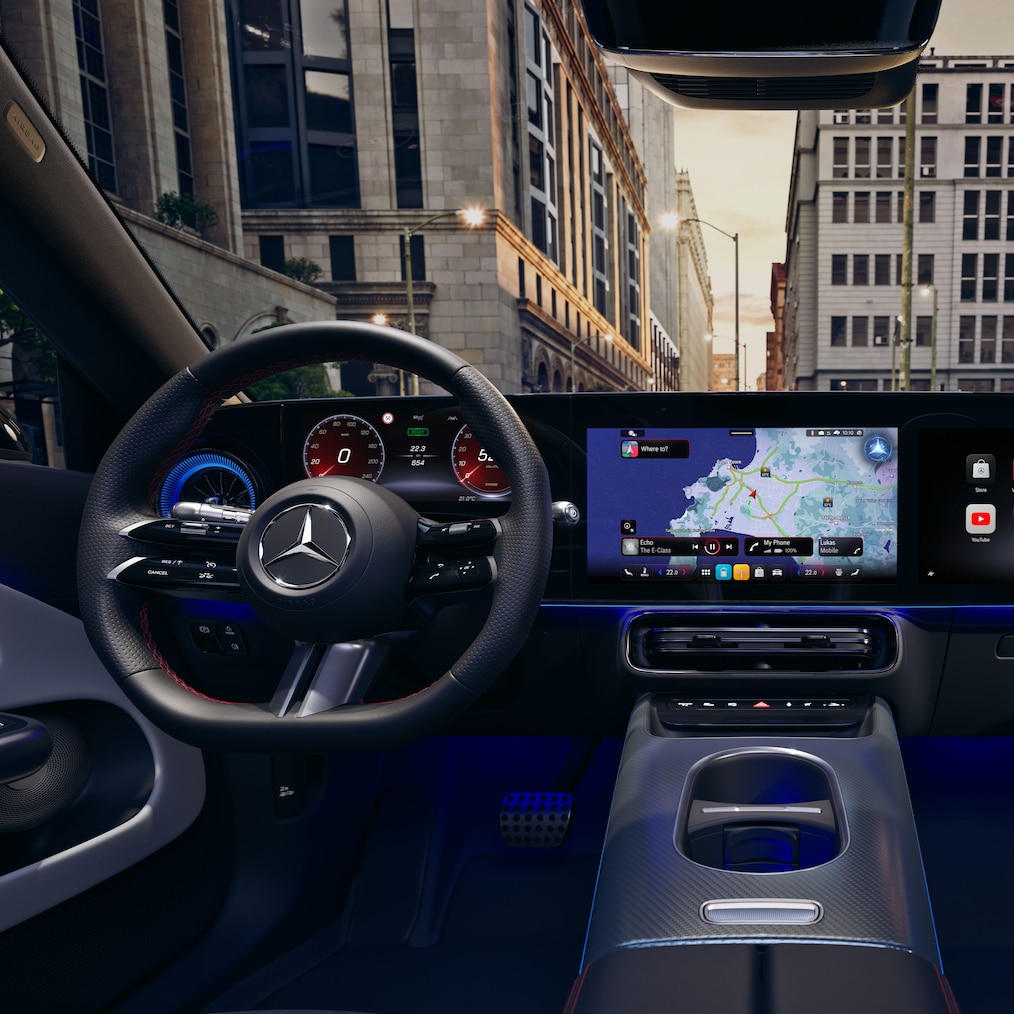 La nuova plancia con MBUX Superscreen nell'abitacolo della CLA Shooting Brake elettrica con tecnologia EQ.