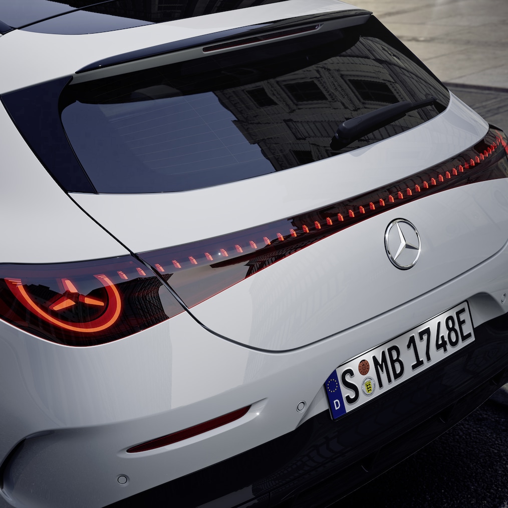 Il design esterno della parte posteriore della CLA Shooting Brake elettrica con tecnologia EQ.