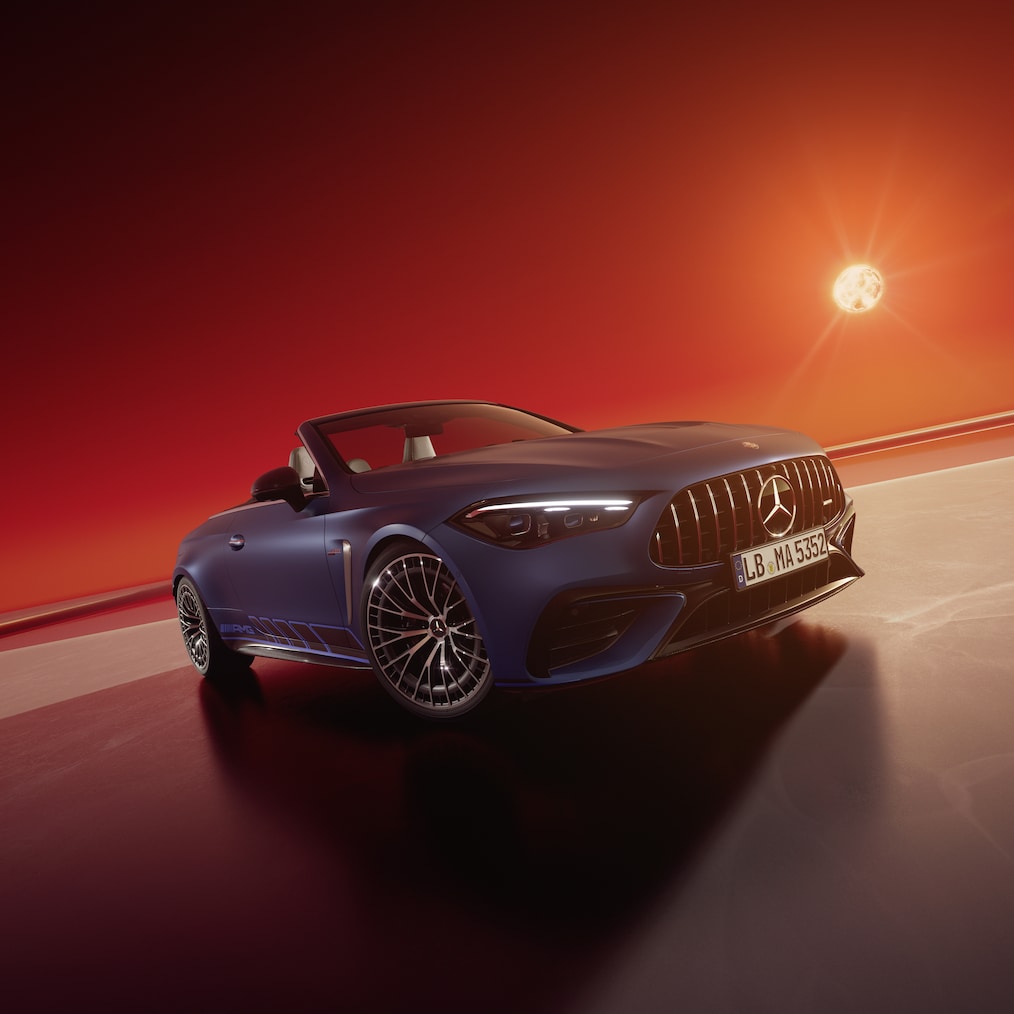 Vista posteriore frontale della AMG Limited Edition della Mercedes-AMG CLE 53 4MATIC+ Cabriolet.