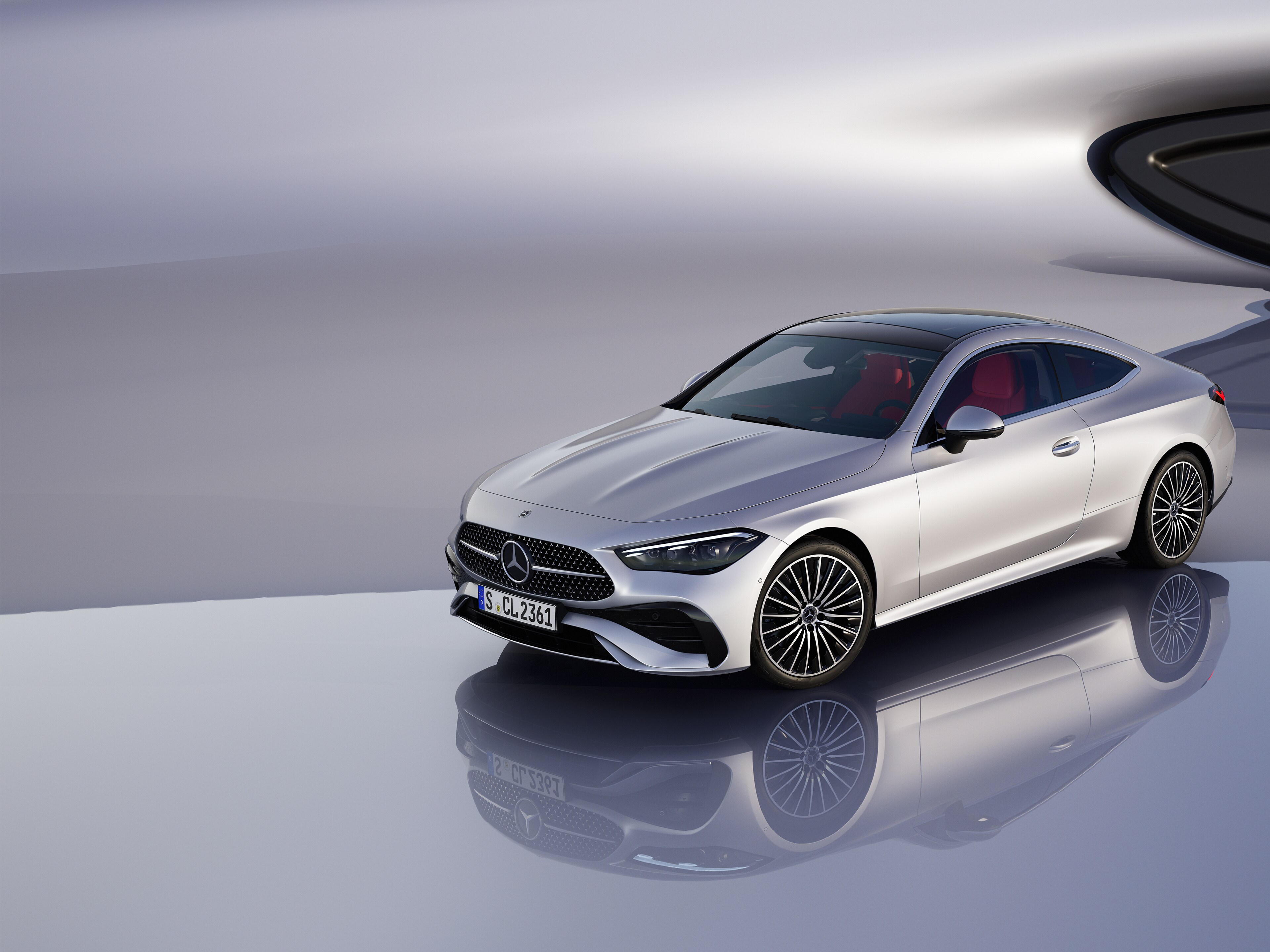 Una vista frontale della CLE Coupé di colorazione grigia