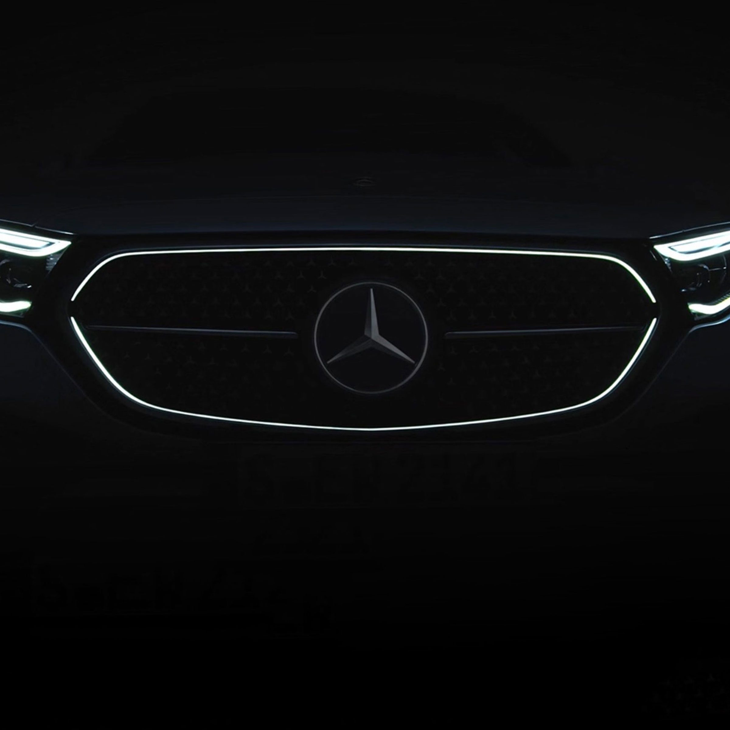 La mascherina del radiatore illuminata della Mercedes-Benz Classe E Station-wagon.