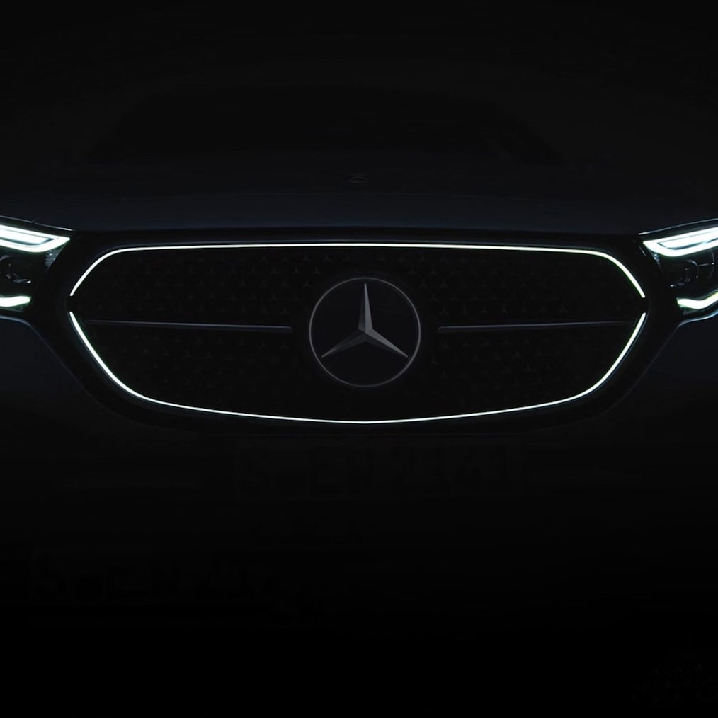 La mascherina del radiatore illuminata della Mercedes-Benz Classe E Station-wagon.