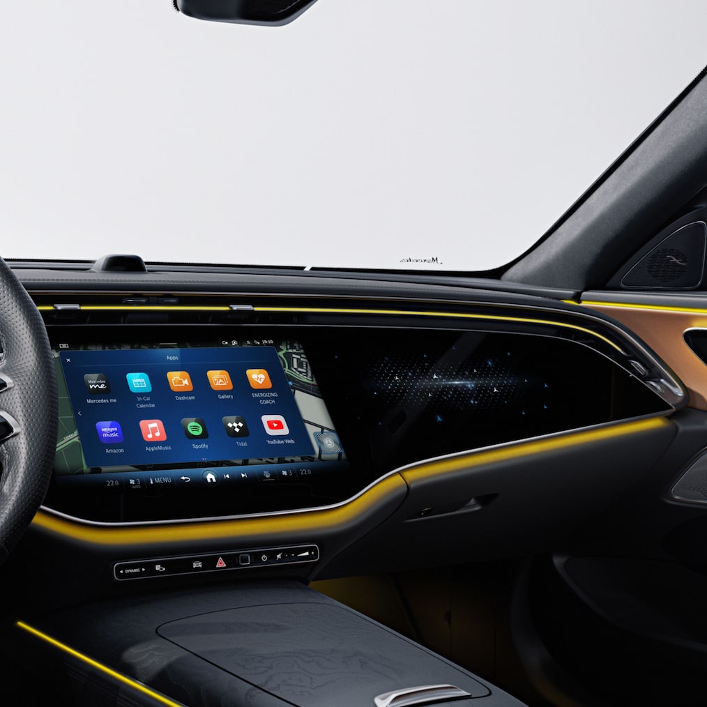 L'MBUX Superscreen nella Mercedes-Benz Classe E Station-wagon.