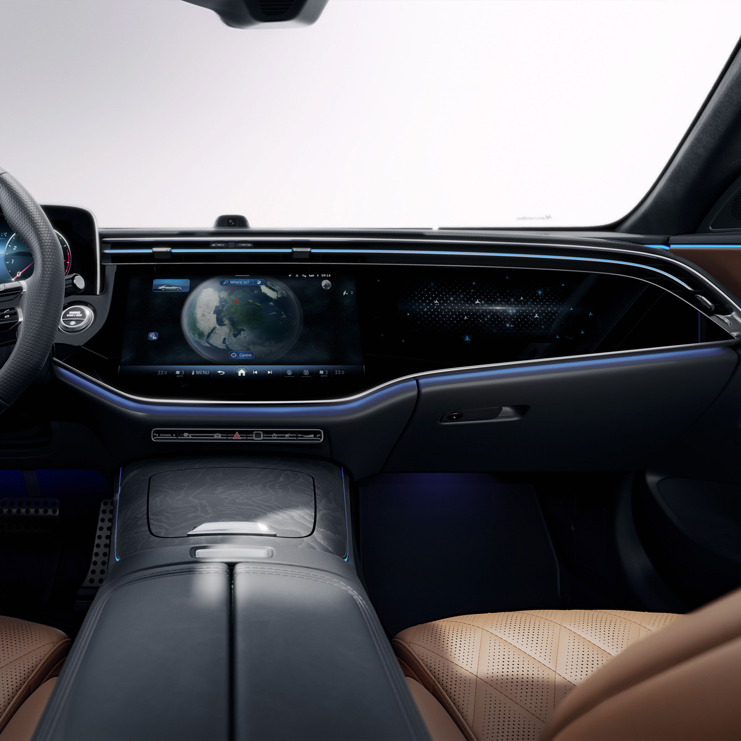 L'MBUX Superscreen con videocamera per selfie e video nella Mercedes-Benz Classe E Berlina.