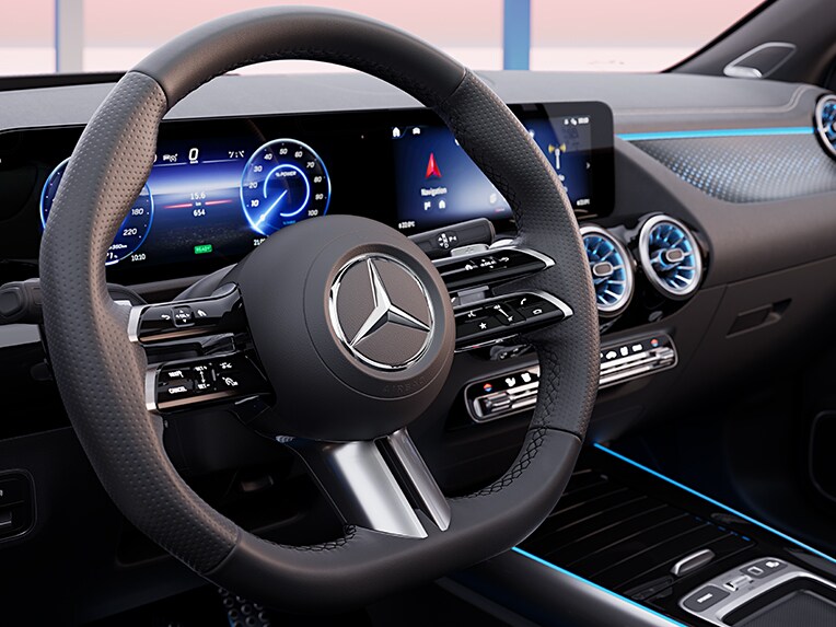 Il volante sportivo della Mercedes-Benz EQA.