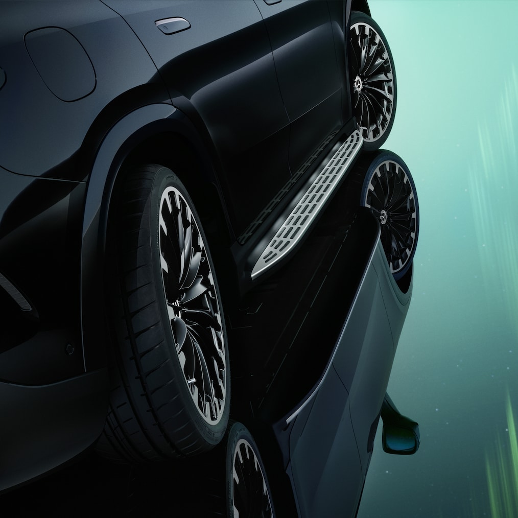 L'asse posteriore sterzante della Mercedes-Benz EQE SUV.