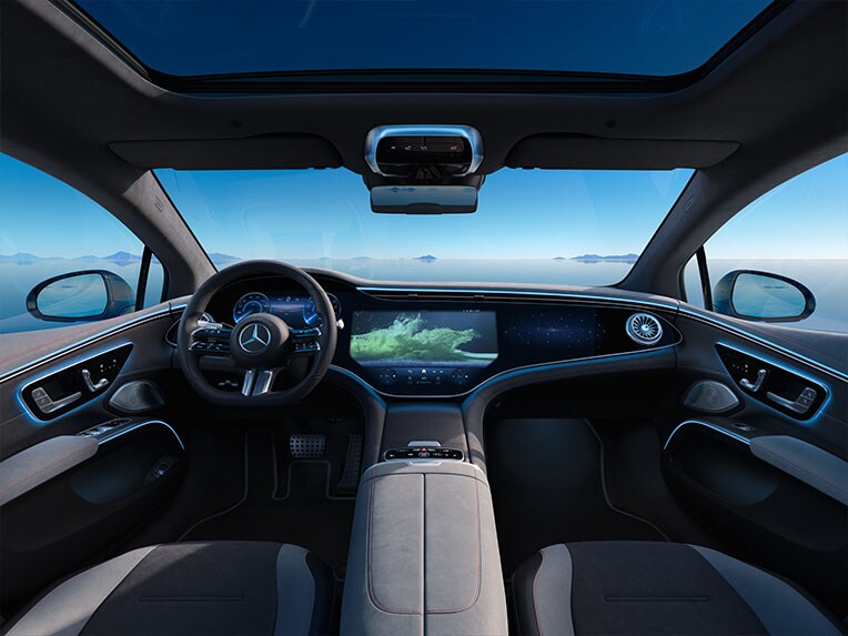 L'abitacolo della Mercedes-Benz EQS Berlina.