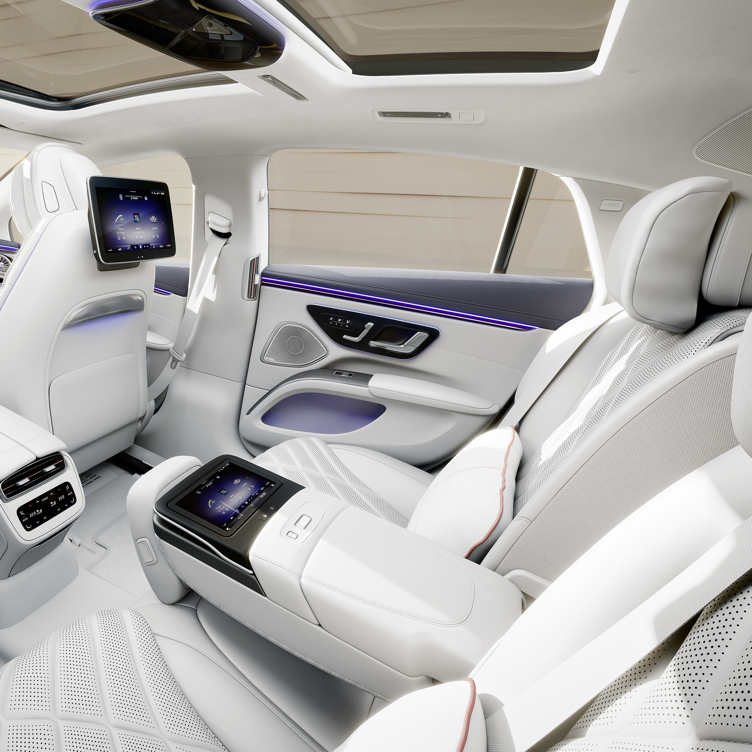 La parte posteriore dell'abitacolo della Mercedes-Benz EQS Berlina.