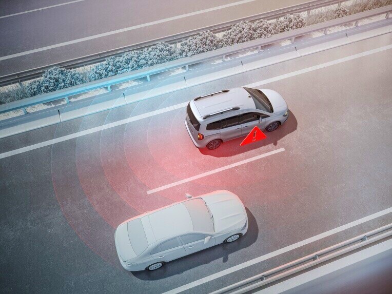 Blind Spot Assist di Mercedes-Benz EQT.