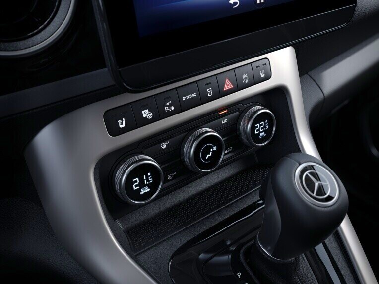 Il climatizzatore automatico COMFORTMATIC nella plancia di EQT.