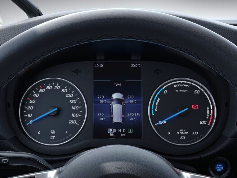 Il sistema di controllo della pressione pneumatici anteriori e posteriori senza cavo di Mercedes-Benz EQT.