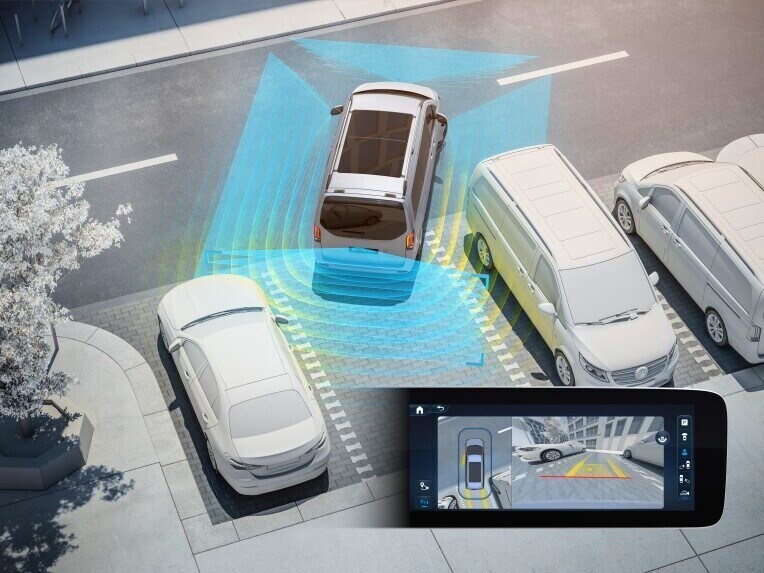 Il pacchetto parcheggio con telecamera a 360° con sistema di assistenza al parcheggio attivo facilita sia la ricerca di un parcheggio che le manovre in entrata e in uscita dal parcheggio.
