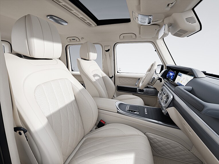 Mercedes-Benz Classe G completamente elettrica con equipaggiamento SUPERIOR Line nell’abitacolo.