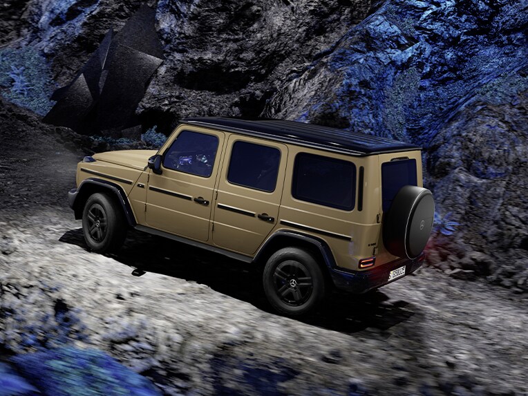 Marcia lenta Offroad della Mercedes-Benz Classe G completamente elettrica.