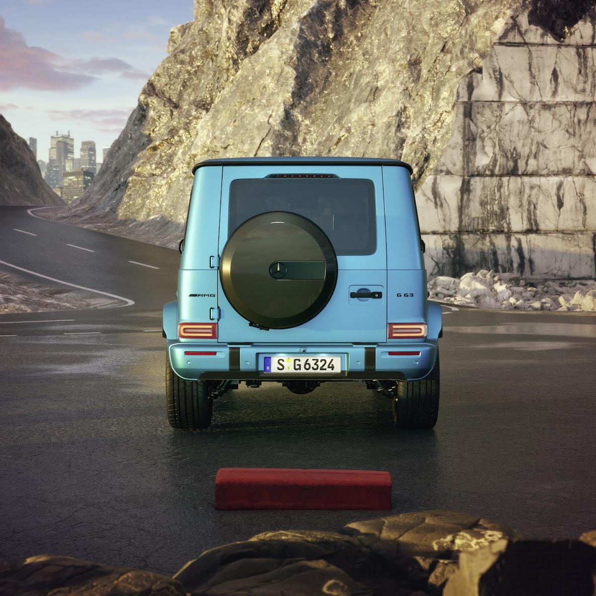 Vista frontale di tre quarti della Mercedes-AMG G 63 con pacchetto AMG in fibra di carbonio per gli esterni.